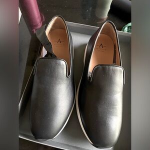 NIB Aquatalia Womens Karsyn Black slip on sneakers Size 8.5 Medium (B, M)